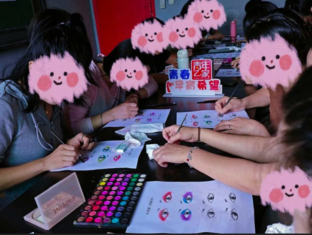 江西抚州崇仁：青年夜校美妆课程开启青春新颜