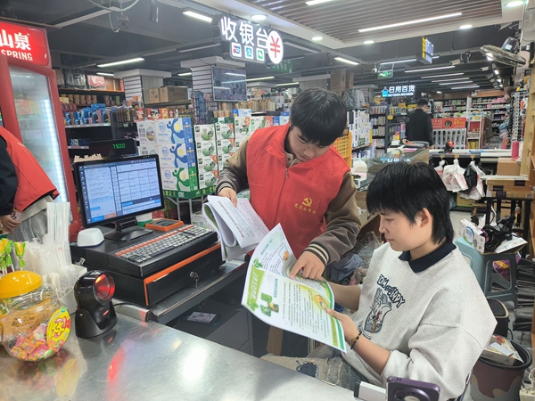 四川省凉山州宁南县白鹤滩镇关工委开展“食之有味、品之安全”宣传活动