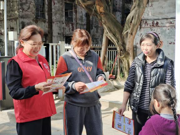 成都市金牛区大湾社区关工委开展“志愿有我”普法宣传活动