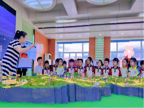 黑龙江省牡丹江市阳明区前进街道关工委组织辖区儿童开展气象科普活动