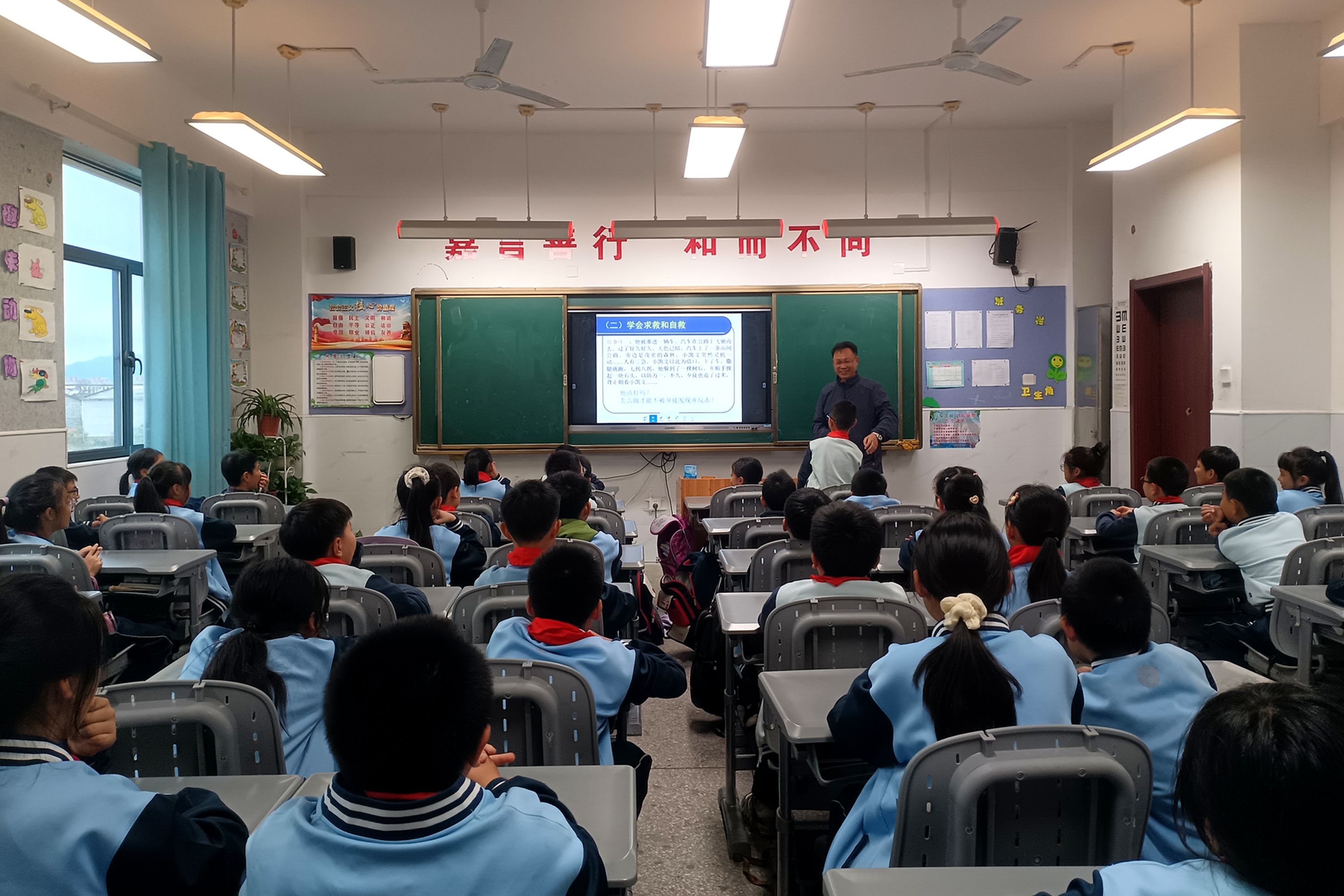 江西省抚州市南丰县关工委关爱报告团宣讲活动走进嘉禾小学