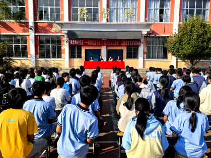 赣州市会昌县关工委“五老”报告团在高排乡开展“我爱我的祖国——献给祖国母亲75周岁生日之赞歌”主题教育宣讲活动