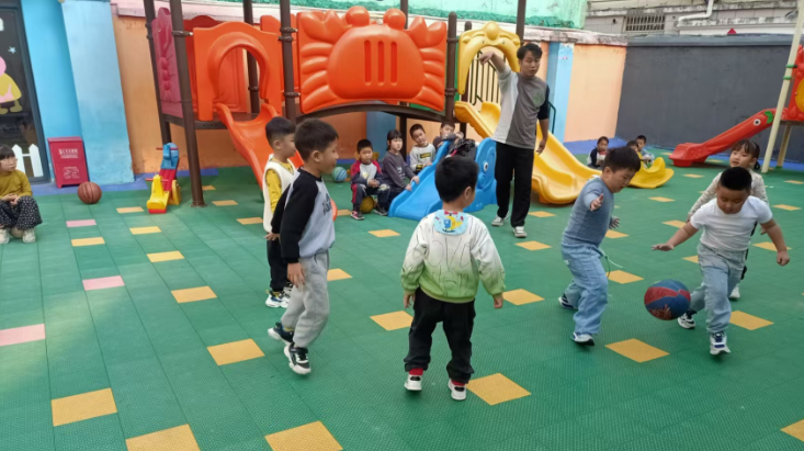 合肥市肥东县白龙镇中心幼儿园开展球类特色活动促进幼儿全面发展