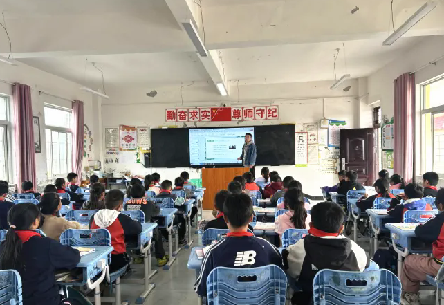 贵州省贵阳市乌当区司法局关工委开展安全教育进校园活动