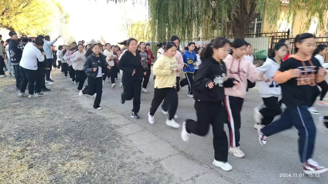 内意气风发践远行——蒙古自治区赤峰市翁牛特旗乌敦套海中学关工委组织冬季越野赛活动