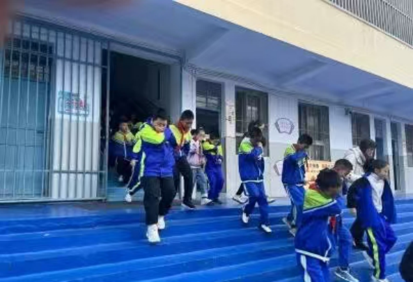 消防记心中  安全伴我行 ——凉山州喜德县关工委开展消防应急疏散演练活动