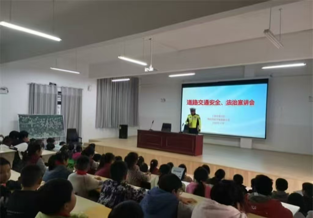 江苏省徐州市铜山区汉王镇虎腰小学关工委举行道路交通安全、法治宣讲会