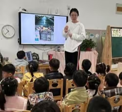 江苏省徐州市铜山区汉王镇中心幼儿园关工委开展“消防安全，牢记心间”主题班会活动