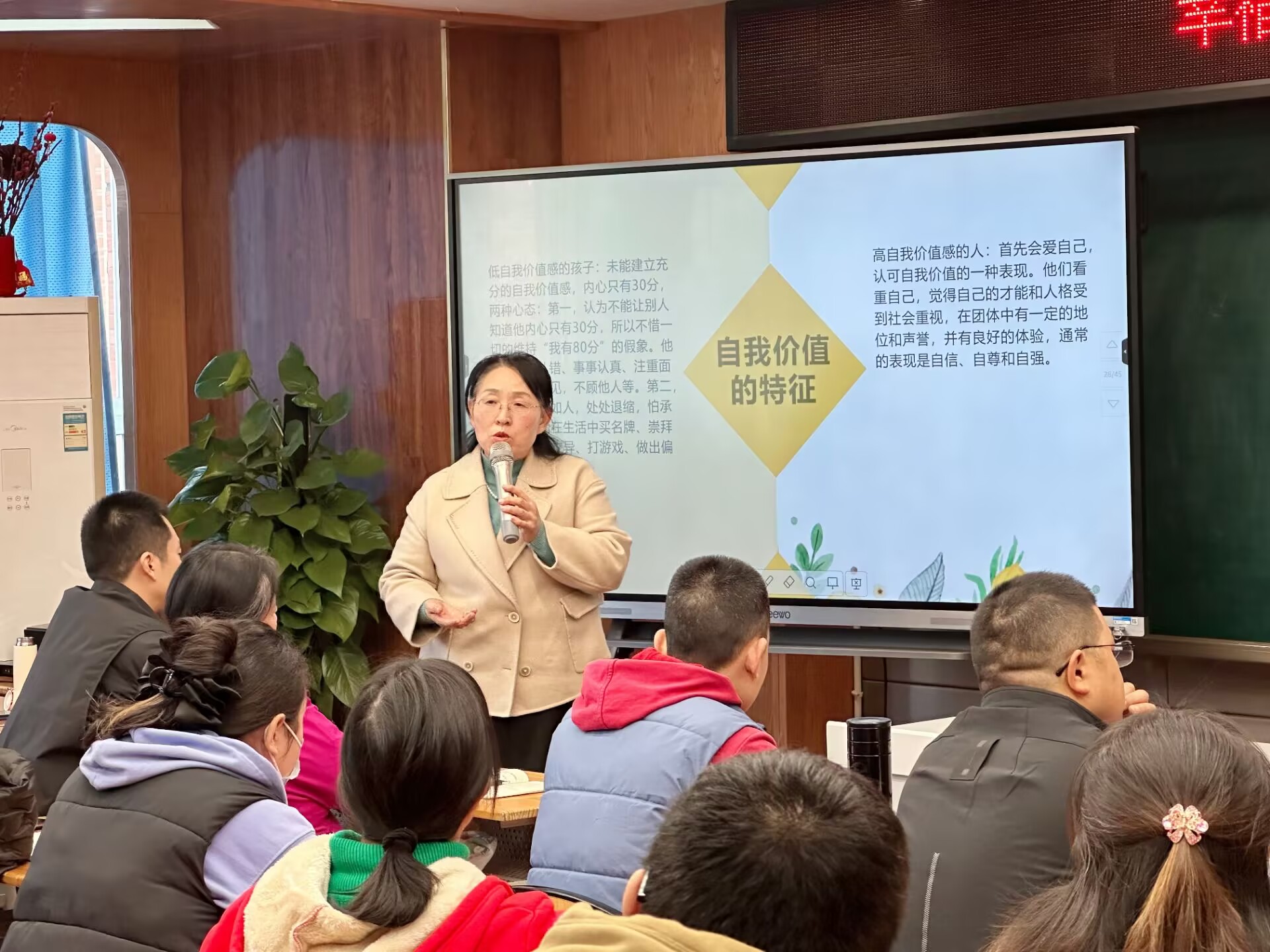 成都市金牛区树蓓街社区关工委举办“请你做‘笑’长”家庭教育专家讲堂
