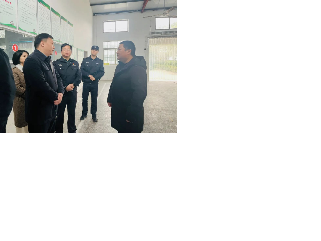 兴化市兴东镇党委书记带队调研检查中心幼儿园安全工作，强调全方位筑牢校园安全防线