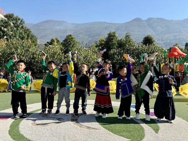 四川省凉山州宁南县第三幼儿园关工委开展“快乐彝族娃 欢庆彝族年”主题活动