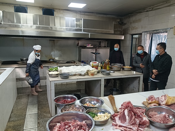 四川省凉山州宁南县西瑶镇关工委开展食品安全检查 守护师生 “舌尖上的安全”