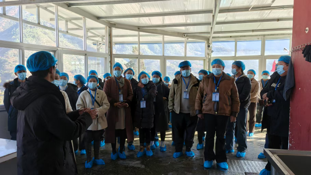 四川省凉山州木里县城关小学关工委开展食堂开放日活动