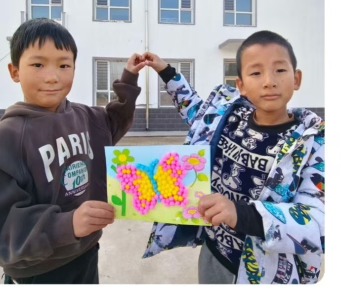 内蒙古自治区赤峰市翁牛特旗乌敦套海镇二牌子小学关工委开展“热爱祖国 童心飞扬”书画手工作品展活动