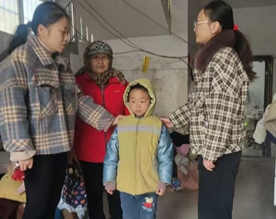 江苏省徐州市铜山区汉王镇北望小学关工委组织教师开展走访贫困学生活动