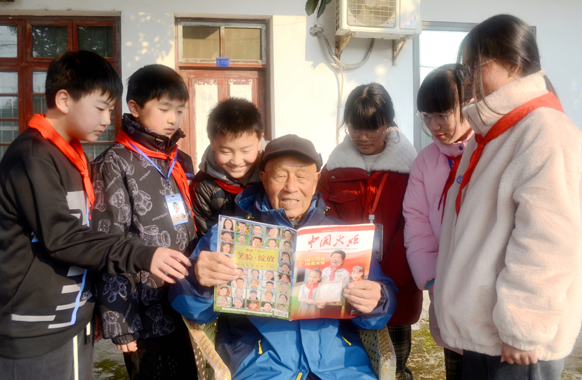 老党员干部用一生书写关爱下一代华章
