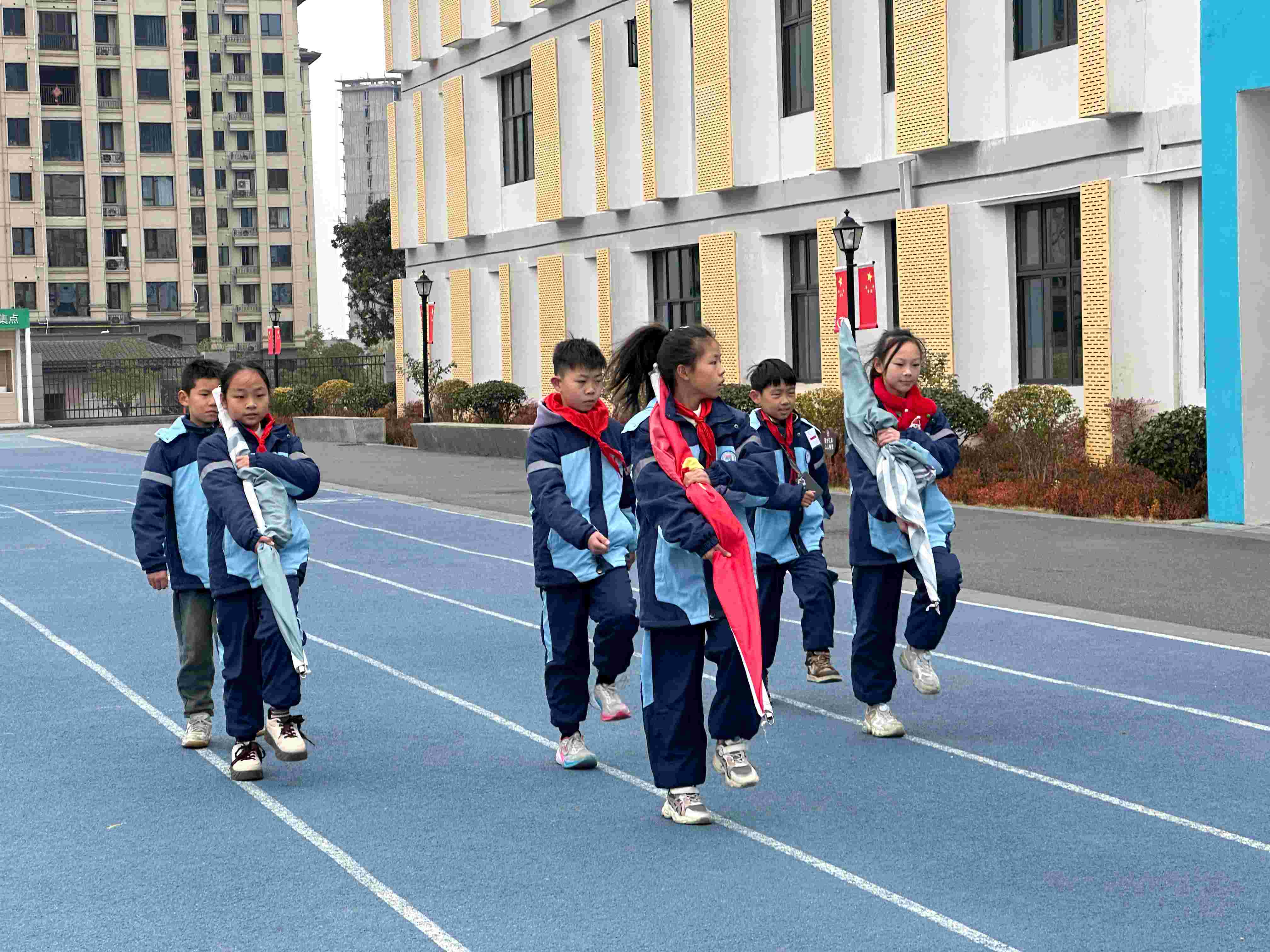 诚实守信 知错就改——江西省新余市仙女湖区第二小学关工委组织举行升旗仪式活动