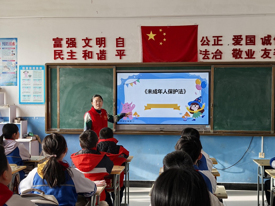 内蒙赤自治区峰敖汉旗贝子府镇贝子府中心小学关工委 开展《未成年人保护法》宣传教育活动
