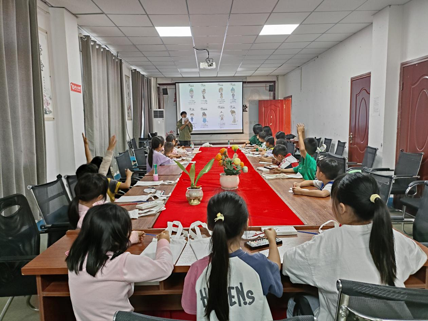 贵州省黔南州三都县凤羽街道三郎社区党建引领多元志愿服务，提升“一老一小”家门口幸福指数