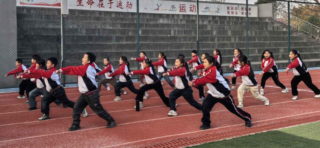 江西抚州崇仁县黄洲学校关工委开展丰富多彩的社团活动