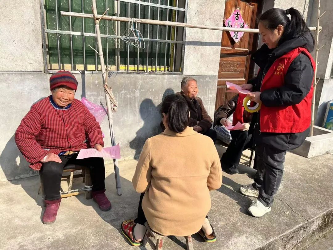 新余市分宜县钤阳办事处关工委开展“文明祭祀迎冬至 移风易俗树新风”主题宣传活动