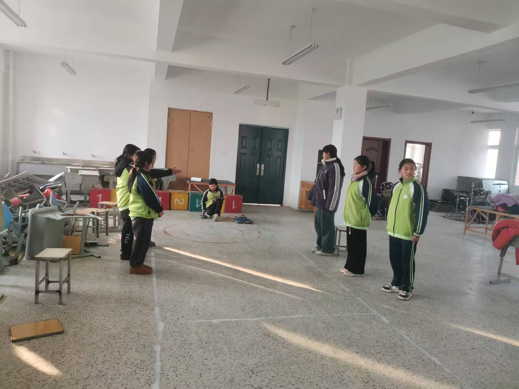 旱地冰壶，点亮校园冰雪梦想——江苏省徐州市铜山区何桥镇中心小学关工委组织旱地冰壶训练