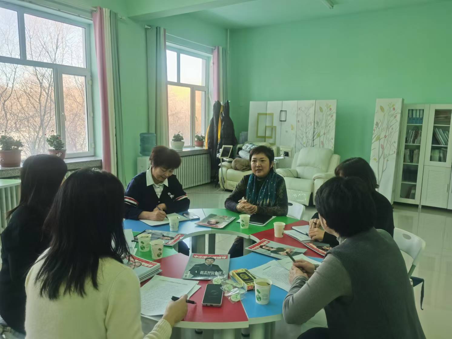黑龙江省大庆市让胡路区关工委深入区教师进修学校“陈璠心理名师工作室”调研青少年心理健康工作