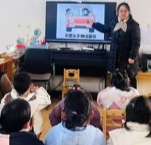 江苏省徐州市铜山区汉王镇北望幼儿园关工委举行“文明乘车，安全你我”主题教育活动
