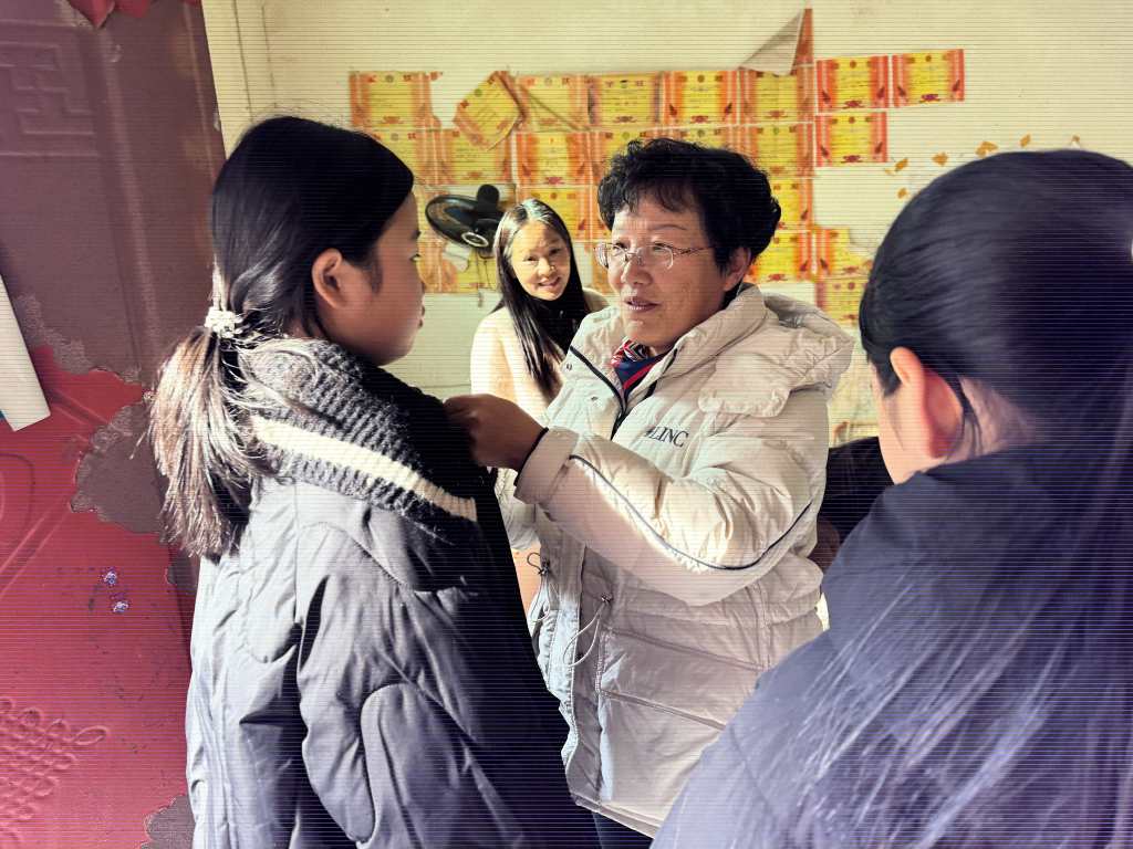 河南省南阳市桐柏县关工委组织开展送温暖活动