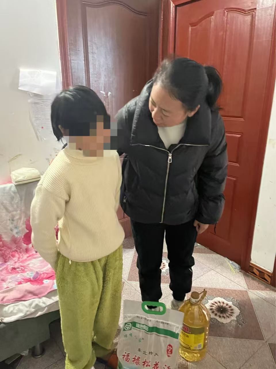 入户送暖，守护儿童成长每一步——四川省凉山州甘洛县乌史大桥镇关工委开展走访入户活动