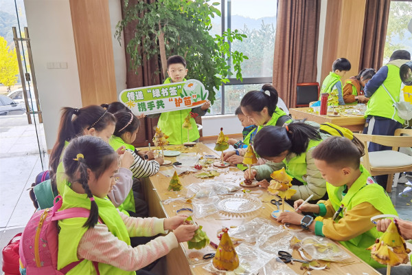 浙江省杭州市富阳区万市镇关工委“护苗·绿书签”行动：守护纯真，共筑梦想