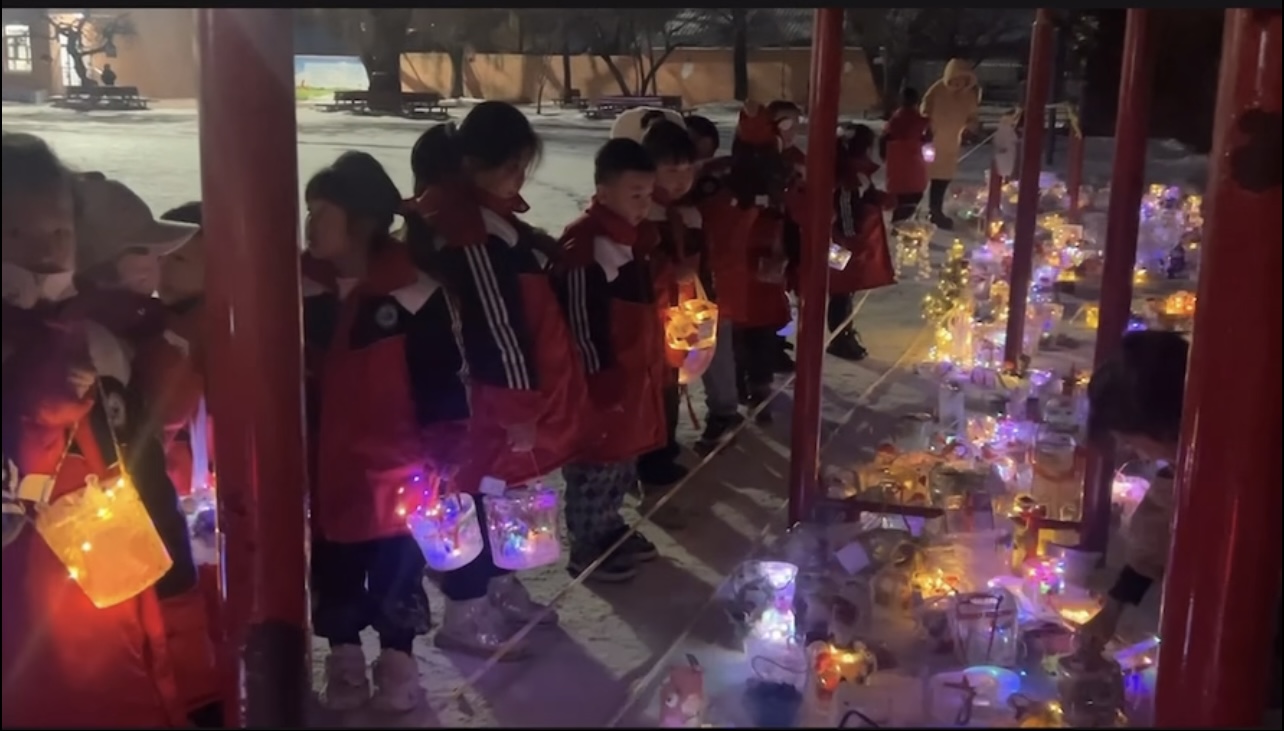 黑龙江省牡丹江市宁安市丹江小学关工委开展 “塑冰灯之雅绽冰雪之华”冰灯展活动