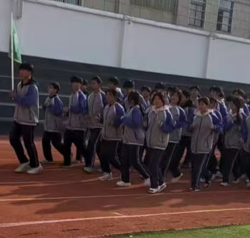 江苏省徐州市铜山区汉王镇中心中学关工委组织师生参加铜山区阳光长跑比赛