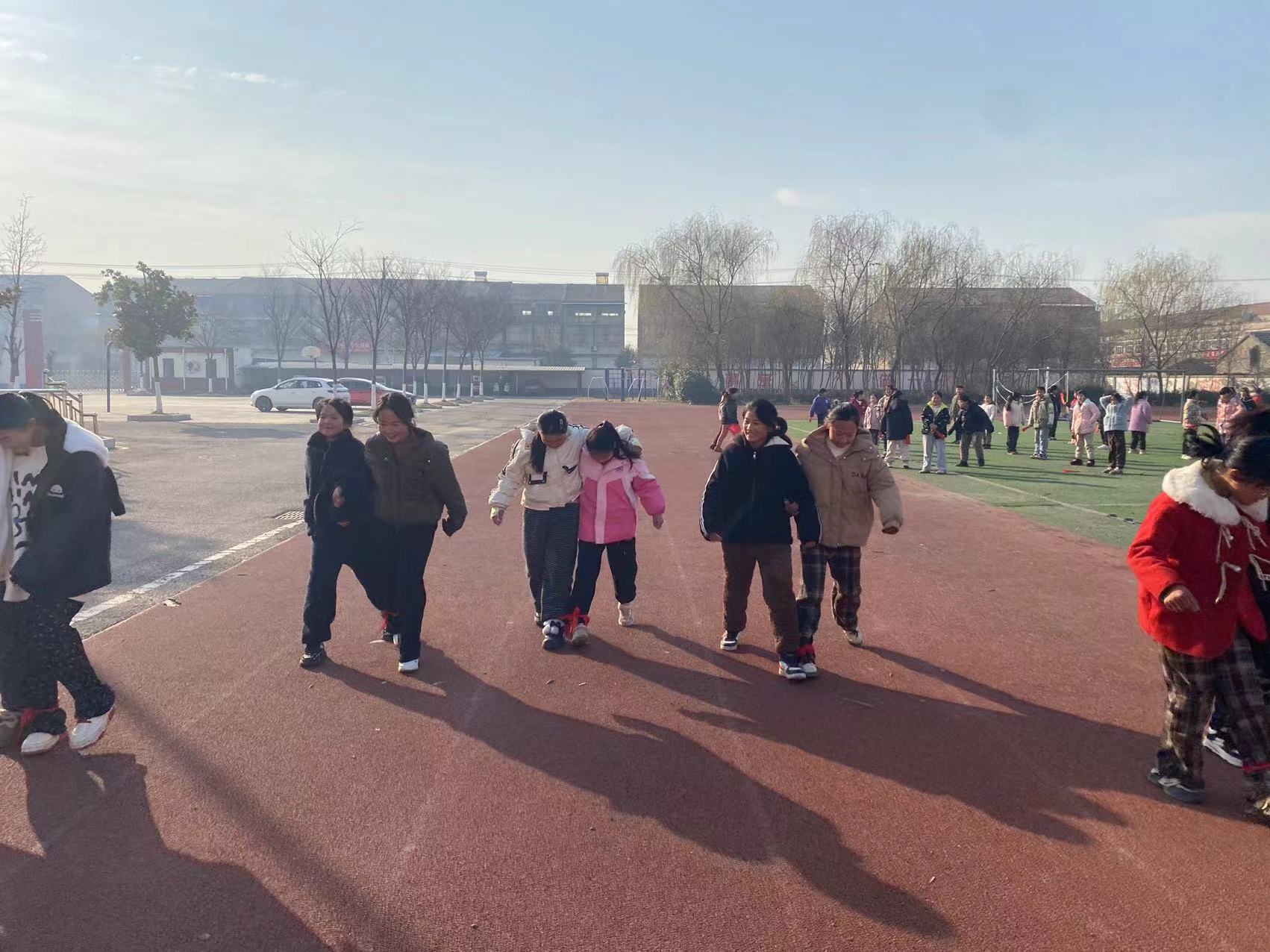 “趣”味运动 “悦”享成长——江苏省徐州市铜山区何桥镇肖庄小学关工委开展冬季趣味游戏活动