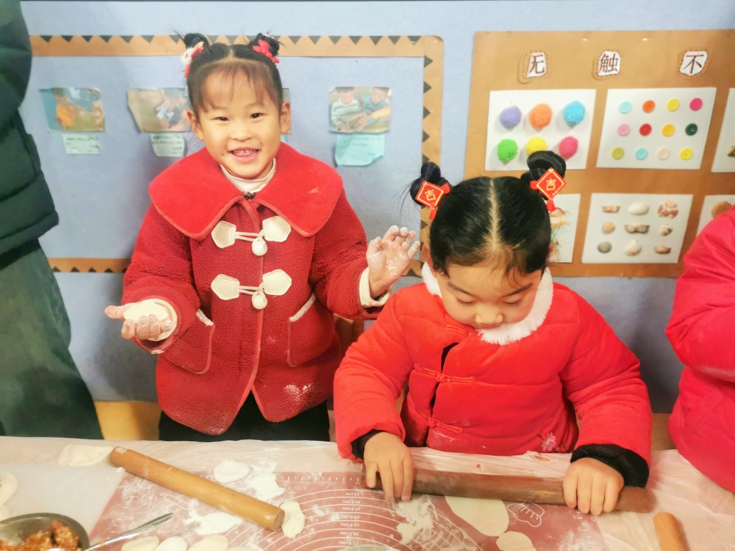 江苏省徐州经开区徐庄镇龙田村关工委开展“萌娃包水饺 童趣乐翻天”传统文化实践活动