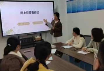 江苏省徐州市铜山区泉润路幼儿园关工委开展教师读书分享活动