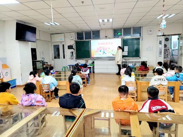 四川省凉山州宁南县第三幼儿园关工委开展最小应急单元演练活动