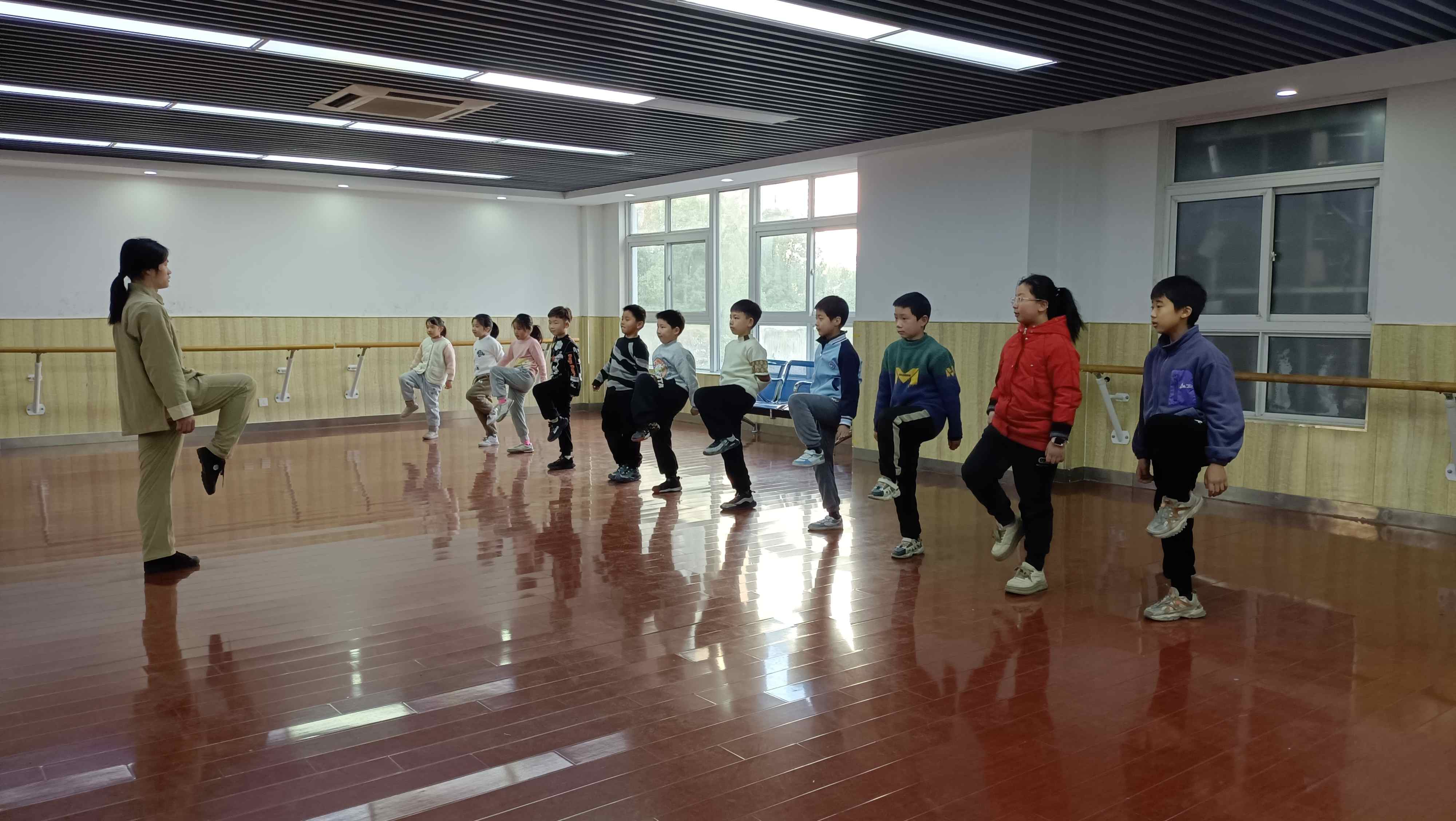 合肥市烟墩街道欣园社区关工委开展“以武启童智 家风筑未来”主题活动