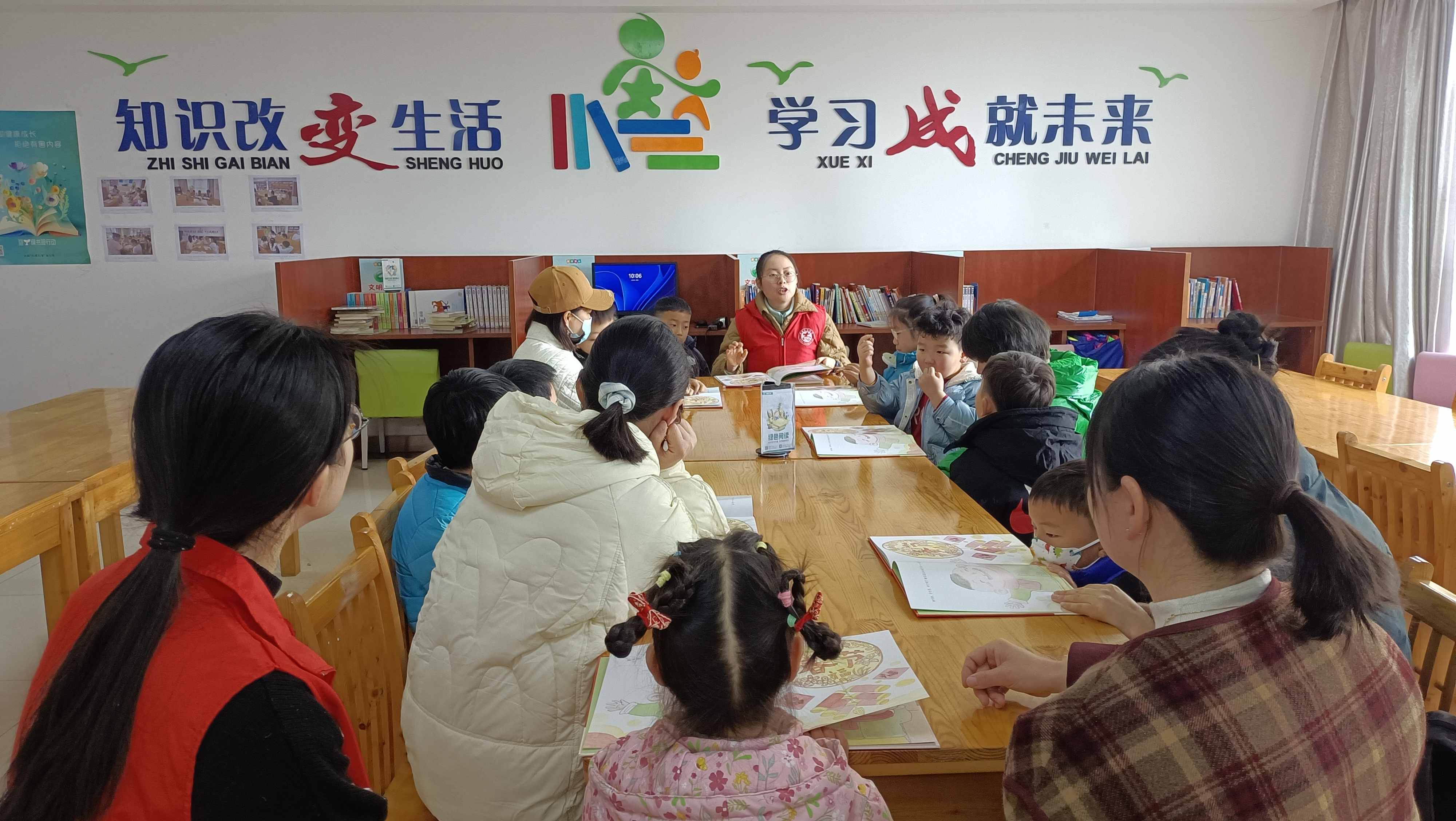 安徽省合肥市烟墩街道欣园社区关工委开展“新春绘本寻年味，欢乐阅读启新程”绘本阅读活动