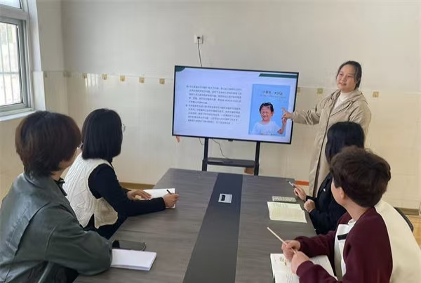 江苏省徐州市铜山区汉王镇北望幼儿园关工委组织教师开展读书分享活动