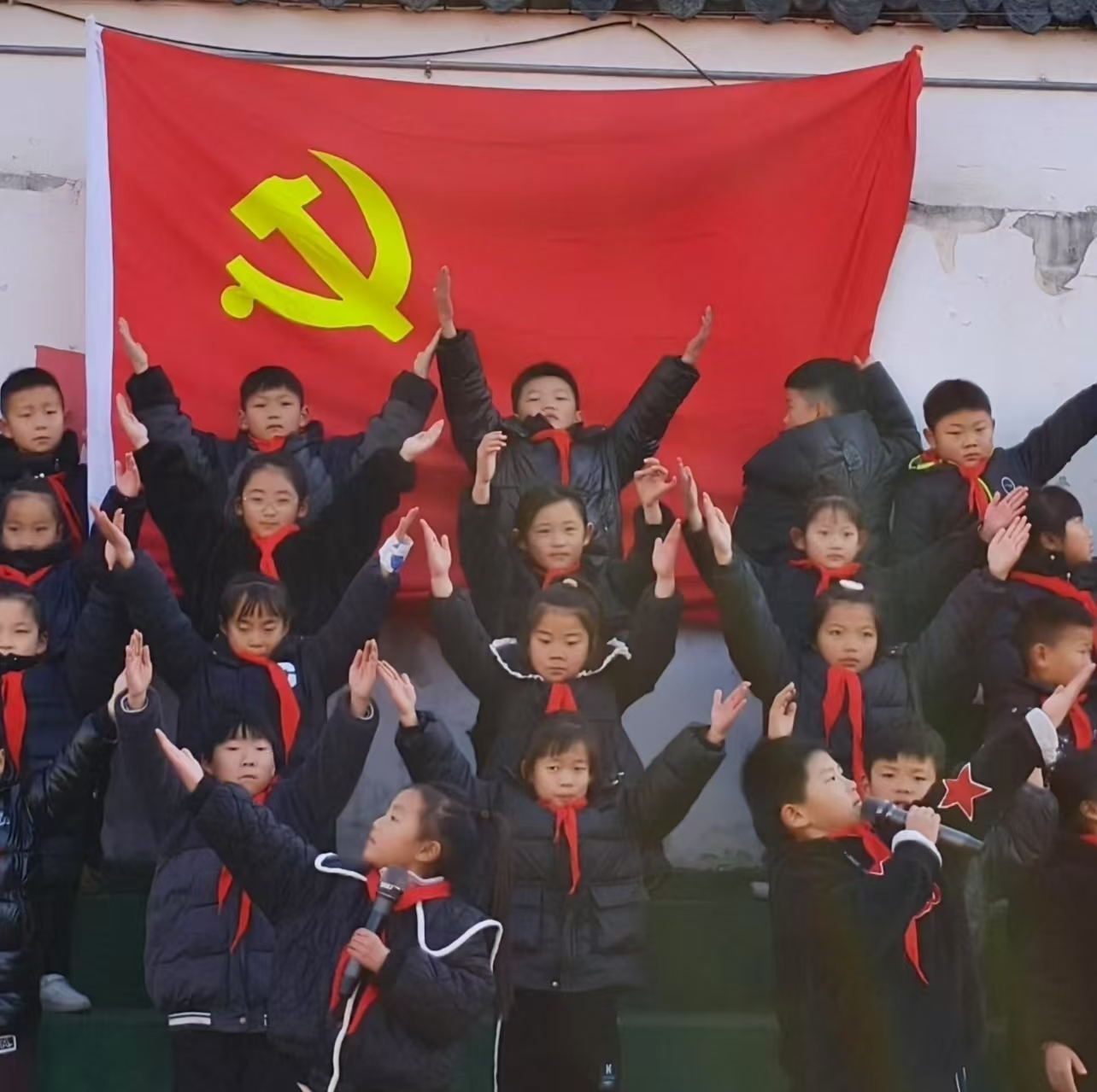江苏省徐州市铜山区汉王实验小学关工委举行“吟经典诗文，传华夏文明”为主题的诵读活动