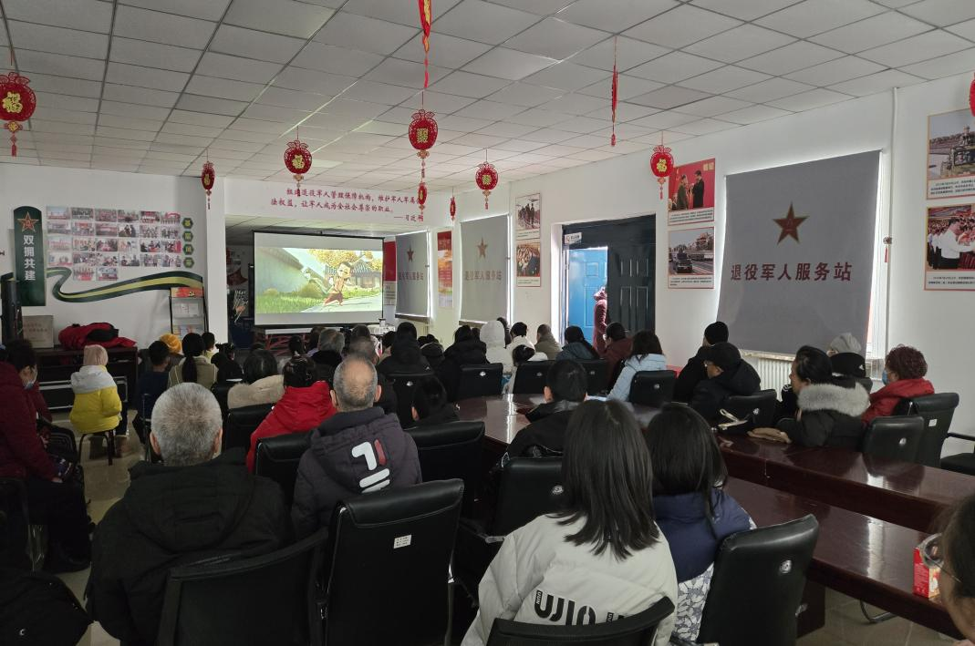 大庆市让胡路区银浪街道银浪社区关工小组“橄榄绿”老兵放映队开展“心随影动，护航成长”《哪吒2》主题观影活动