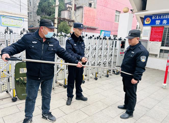 江西抚州崇仁县幼儿园关工委组织开展保安人员岗位练兵活动