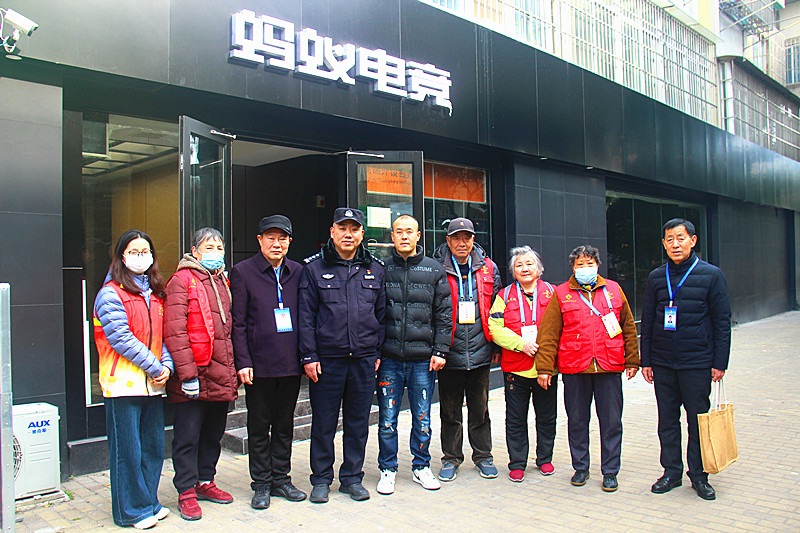 江苏省南京市玄武区玄武湖街道关工委联合开展“五老”网吧巡查，守护青少年健康成长