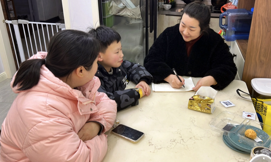 控辍保学担使命，关爱学生绽温情——湖南省湘西州吉首市第一小学关工委开展“万师访万家”活动