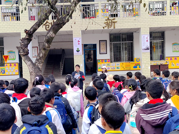 四川省凉山州宁南县俱乐镇关工委深入校园开展森林草原防灭火主题讲座