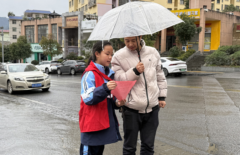 湖南省湘西州吉首市雅溪小学关工委：雷锋精神心中记 志愿服务践于行