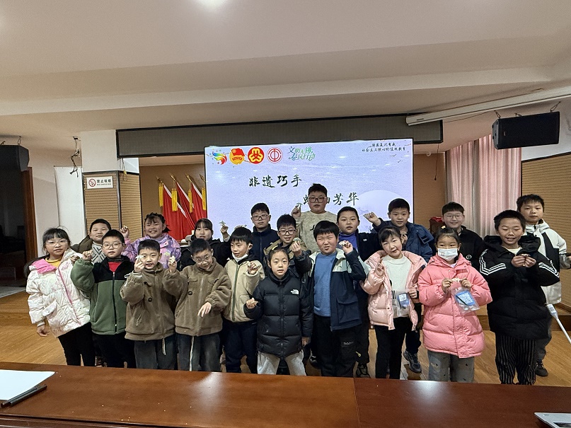 江苏省无锡市惠山区阳山镇鸿桥社区关工委开展“非遗巧手 螺钿芳华”青少年主题活动