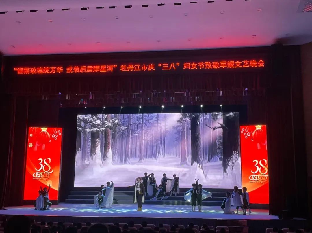 黑龙江省牡丹江市江南实验学校关工委开展“铿锵玫瑰绽芳华，戎装后盾耀星河“致敬军嫂志愿活动”志愿活动