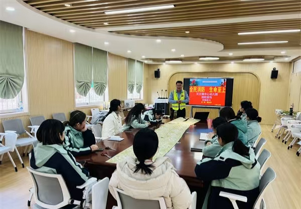 全民消防,生命至上——江苏省徐州市铜山区汉王镇中心幼儿园关工委开展消防安全培训活动